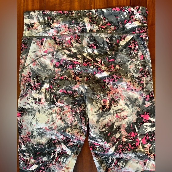 LN CALVIN KLEIN PERFORMANCE CAPRIS. SUPER HIGH WAISTED. FIGURE FLATTERING. - Picture 5 of 7